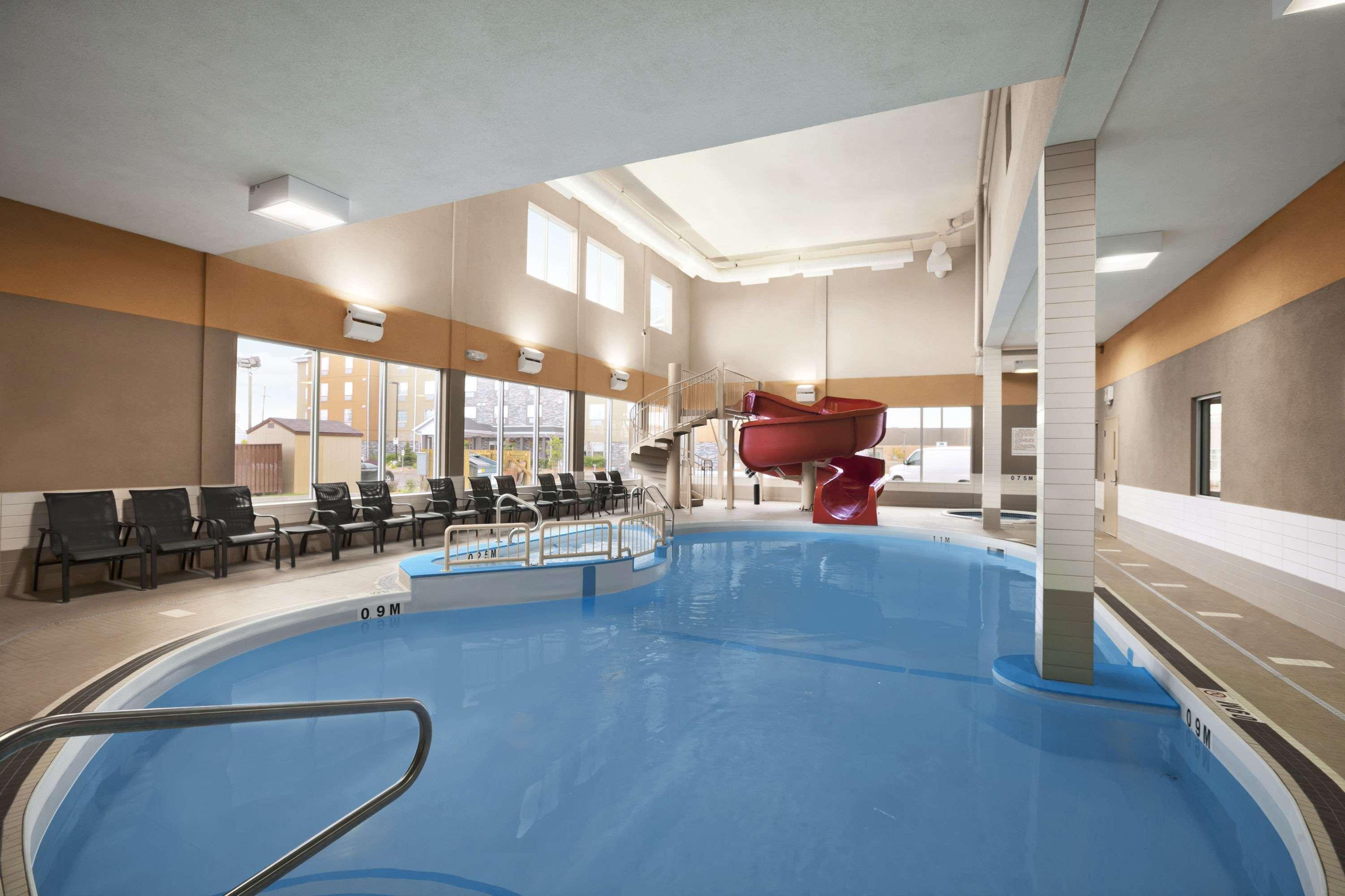 Days Inn & Suites By Wyndham Winnipeg Airport Manitoba מראה חיצוני תמונה