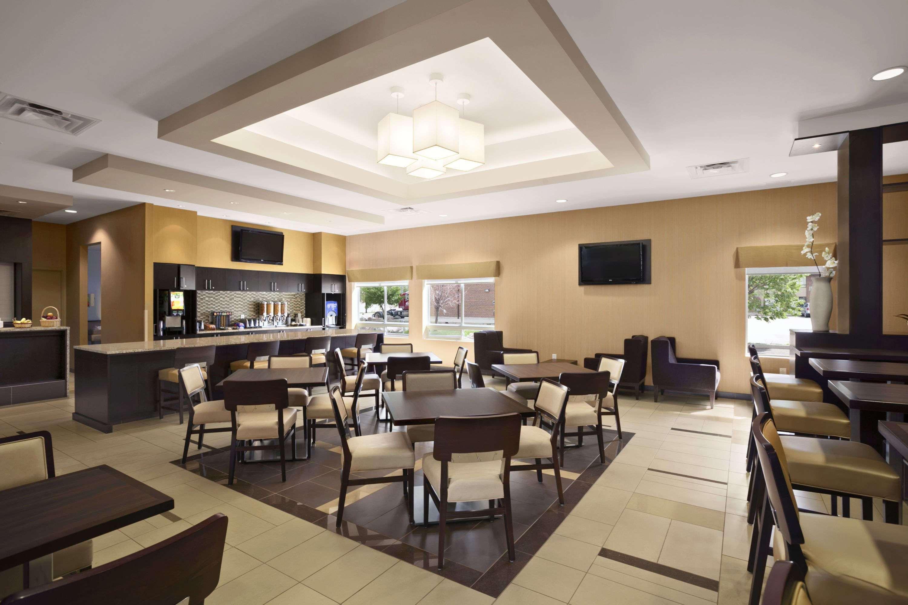 Days Inn & Suites By Wyndham Winnipeg Airport Manitoba מראה חיצוני תמונה