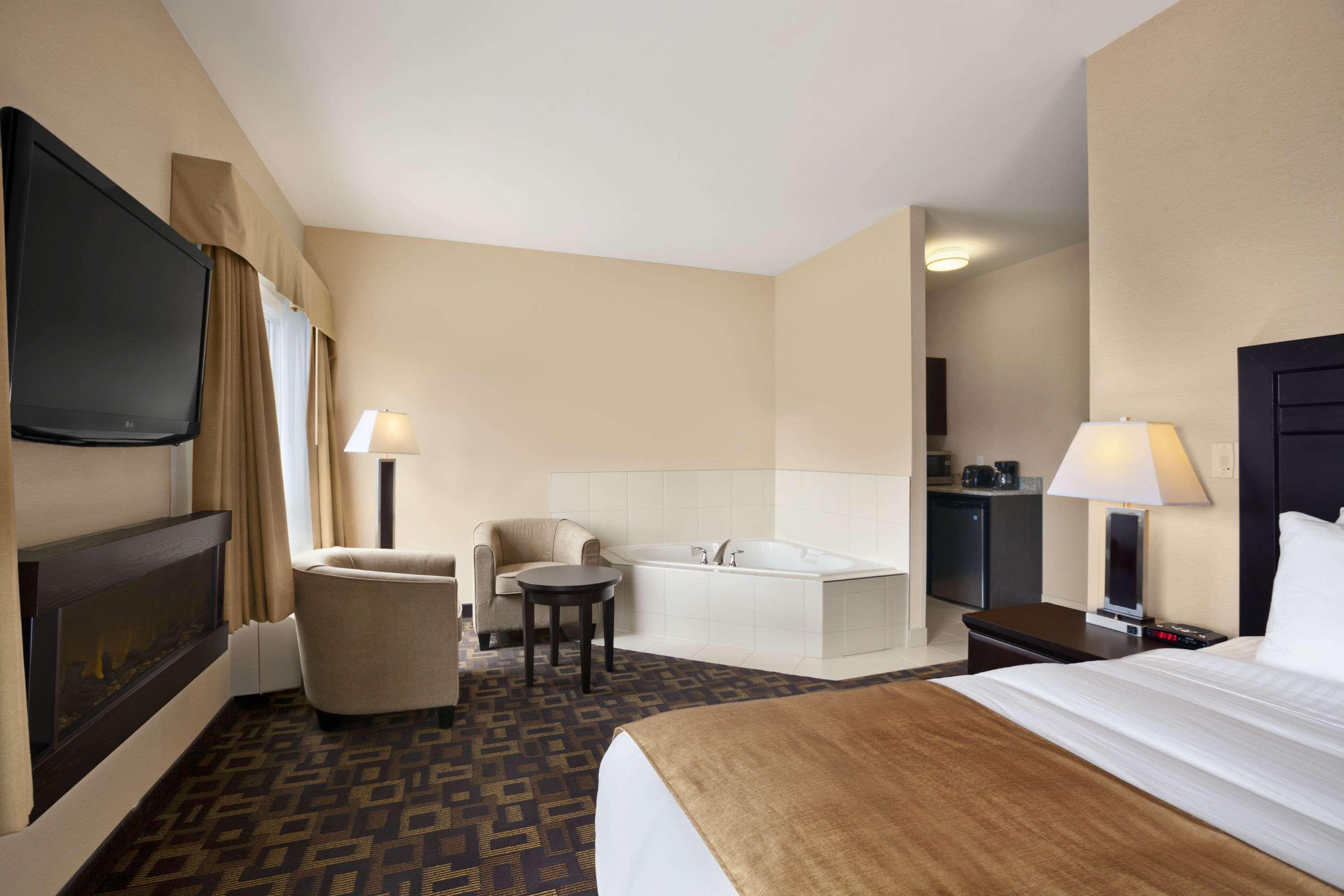 Days Inn & Suites By Wyndham Winnipeg Airport Manitoba מראה חיצוני תמונה