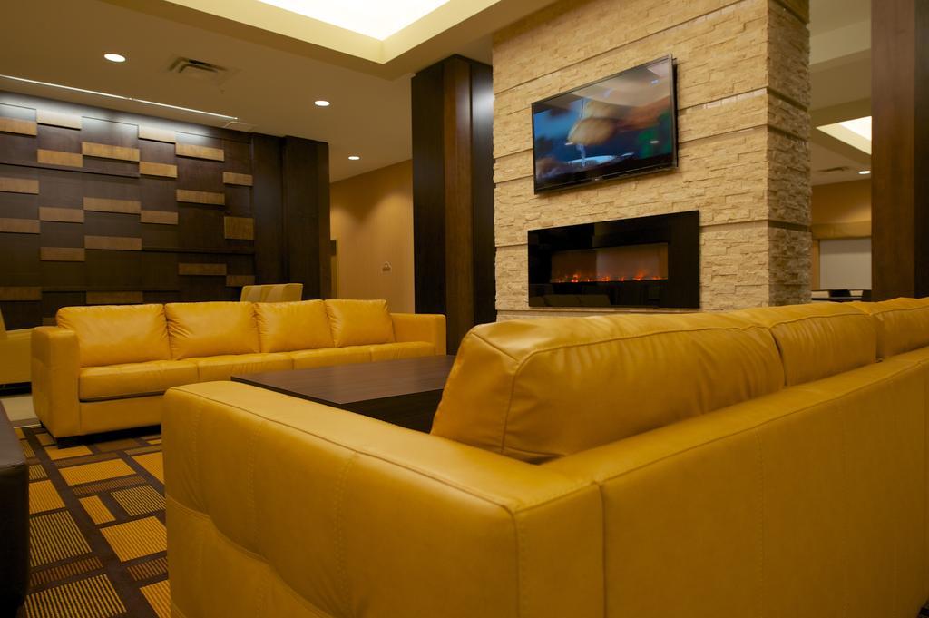 Days Inn & Suites By Wyndham Winnipeg Airport Manitoba מראה חיצוני תמונה
