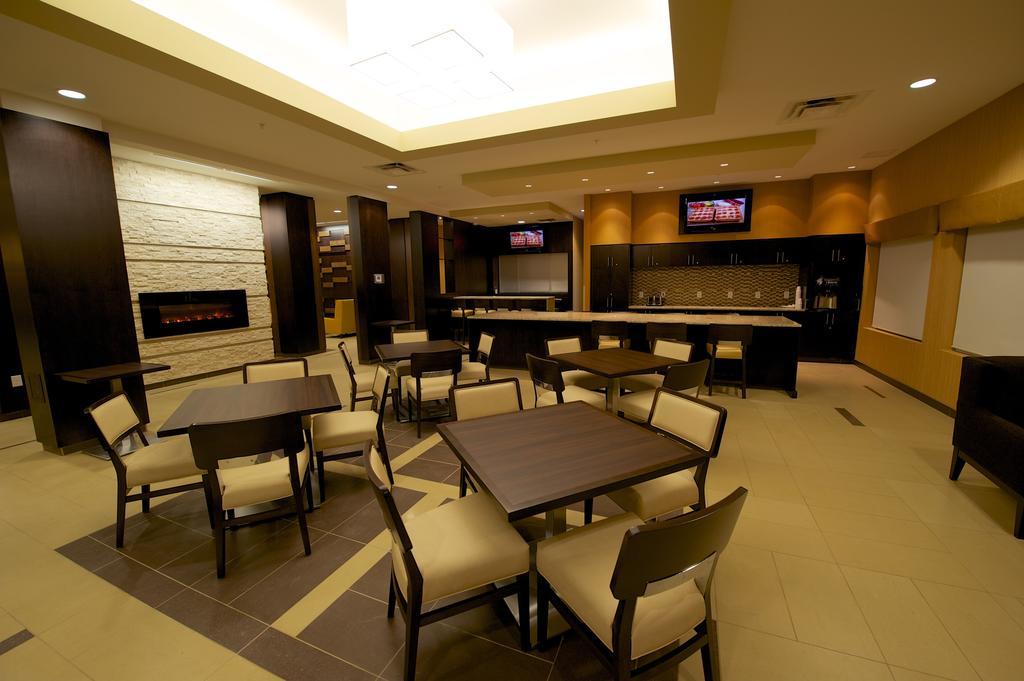 Days Inn & Suites By Wyndham Winnipeg Airport Manitoba מראה חיצוני תמונה