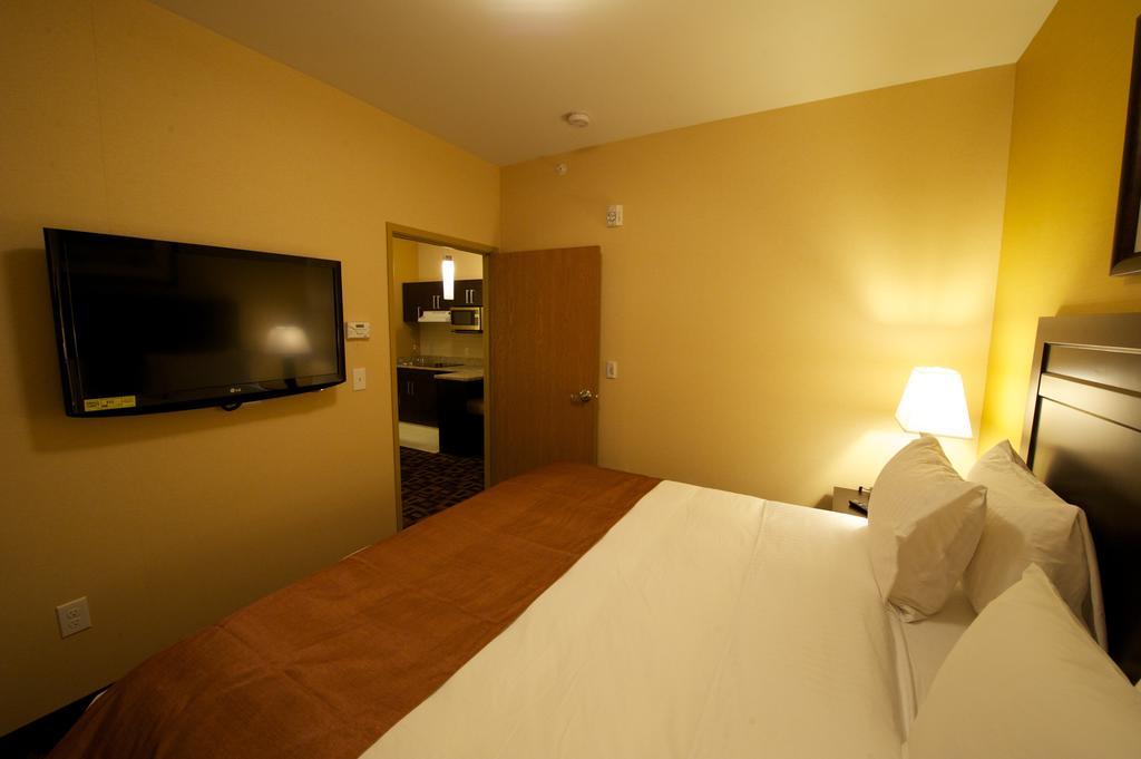 Days Inn & Suites By Wyndham Winnipeg Airport Manitoba מראה חיצוני תמונה