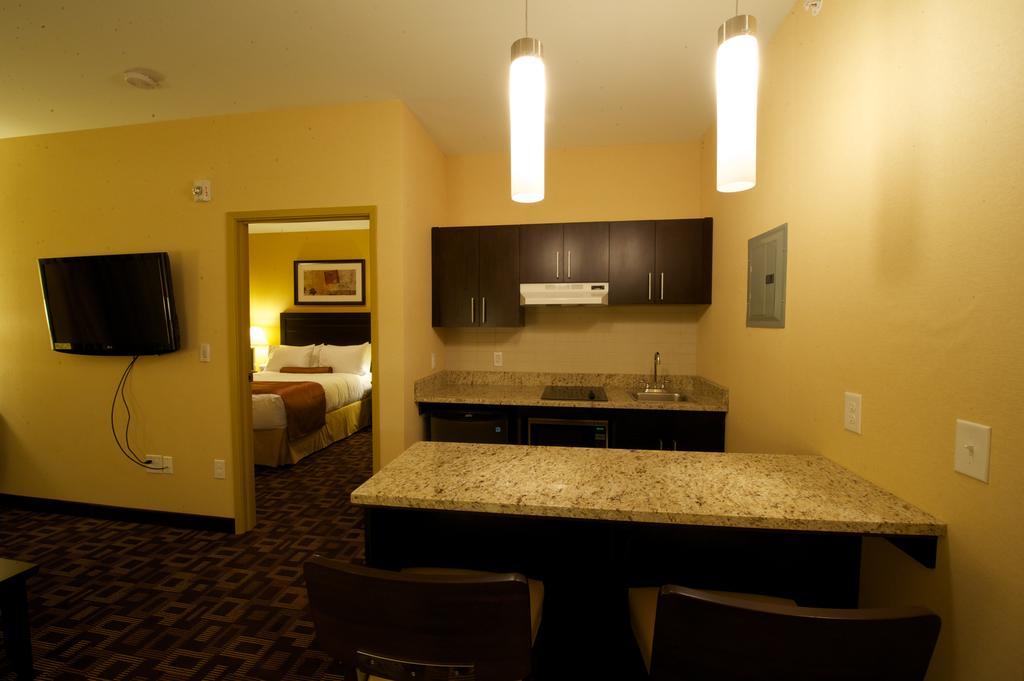 Days Inn & Suites By Wyndham Winnipeg Airport Manitoba מראה חיצוני תמונה