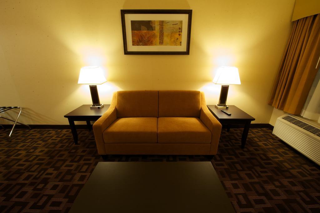 Days Inn & Suites By Wyndham Winnipeg Airport Manitoba מראה חיצוני תמונה