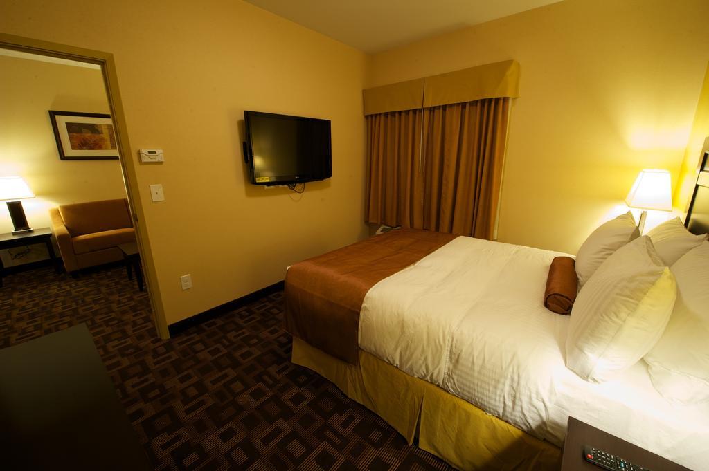 Days Inn & Suites By Wyndham Winnipeg Airport Manitoba מראה חיצוני תמונה
