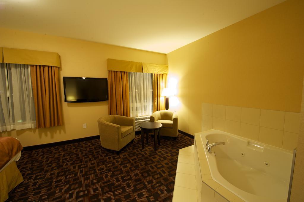 Days Inn & Suites By Wyndham Winnipeg Airport Manitoba מראה חיצוני תמונה